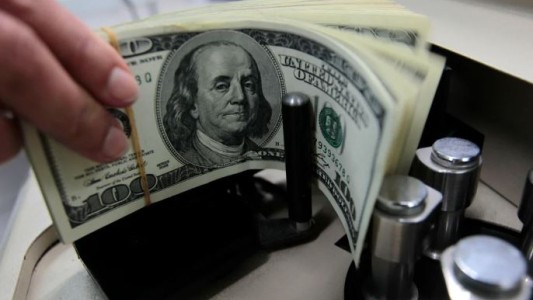 El dólar blue continuó su escalada y marcó un nuevo récord