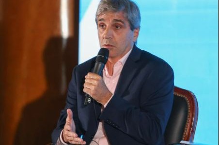 Caputo: "Si seguimos así al final del mandato habremos reducido el 90% de los impuestos que hay en Argentina"