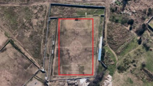 La historia del club Liniers que jugó 30 años con la cancha torcida