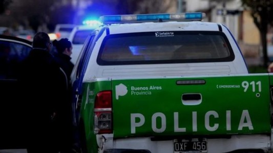 Mataron de una puñalada a un hombre de 64 años en su casa de Lanús y por el crimen detuvieron a su esposa