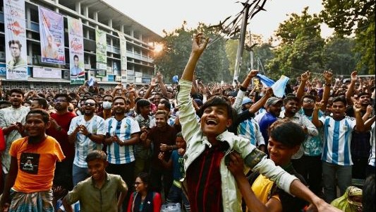 Locura en Bangladesh por la Selección Argentina: otra vez miles de personas salieron a festejar