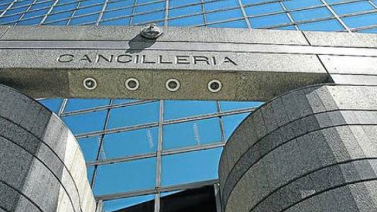 Diplomáticos se quejan porque deben pagar Ganancias por un plus hasta ahora exceptuado