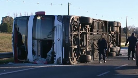 Volcó un micro de pasajeros en la Ruta 2: al menos 9 heridos