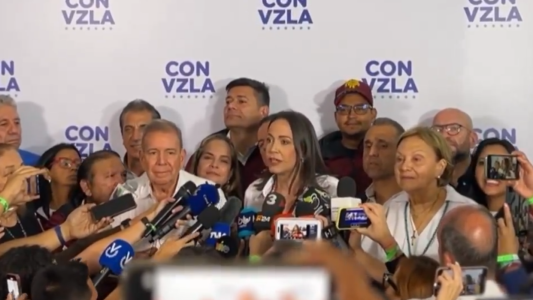 Venezuela: la oposición pide a los electores permanecer en centros de votación