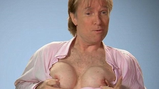 La historia del hombre que se implantó pechos de mujer para cumplir una apuesta