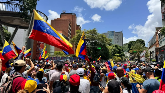 Miles de venezolanos en las calles de Caracas con Corina Machado a la cabeza