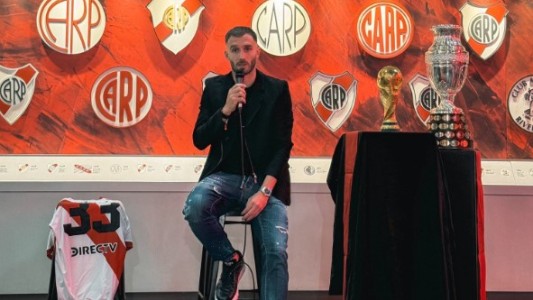 Pezzella fue presentado como nuevo refuerzo de River: "Estoy para darlo todo de nuevo"