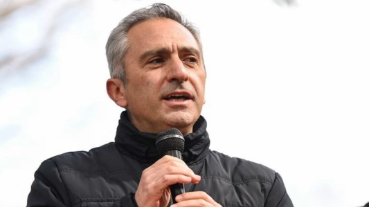 Para Larroque, la "doctrina Justicialista no puede pagar" el precio de las acciones de Alberto Fernández