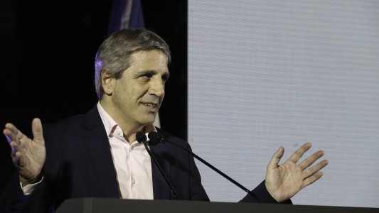 "El equilibrio fiscal es innegociable", insistió Caputo tras la sanción del Senado del aumento de las jubilaciones