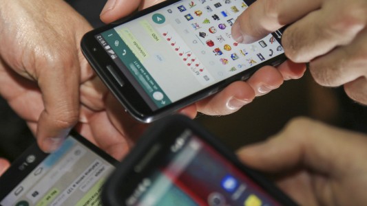Impuesto PAIS: el Gobierno espera una baja en los precios de los celulares, electrónicos y algunos alimentos