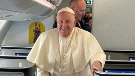 El papa Francisco inició el viaje más largo de su pontificado rumbo a Asia y Oceanía