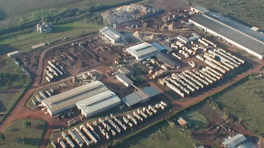 El aserradero más grande del país bajó la persiana y 70 familias quedaron en la calle