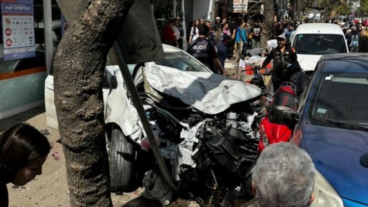 "Se llevó todo puesto": perdió el control del auto y atropelló a más de 30 personas