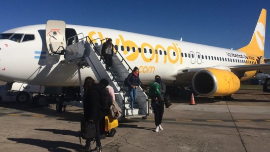La low cost Flybondi traslada mañana sus operaciones a Ezeiza por el paro aeronáutico de 24 horas