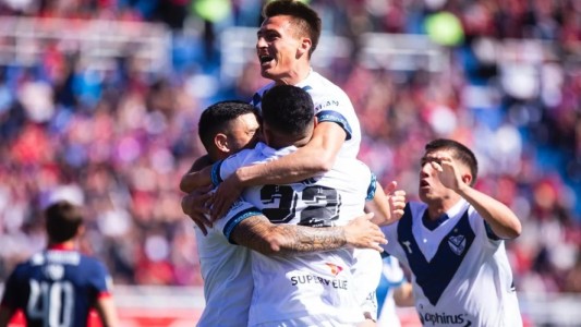 Vélez derrotó a San Lorenzo y se afirmó como único líder del campeonato