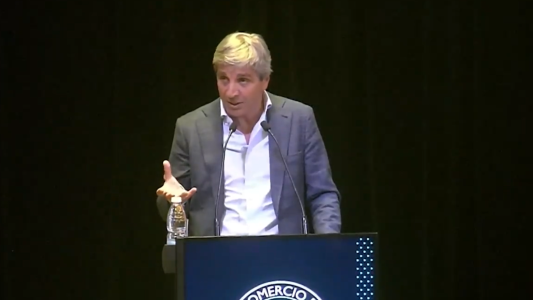 El enojo de Caputo: "¿En serio alguien puede ser tan zonzo de hacer creer que se gana competitividad con una devaluación?"