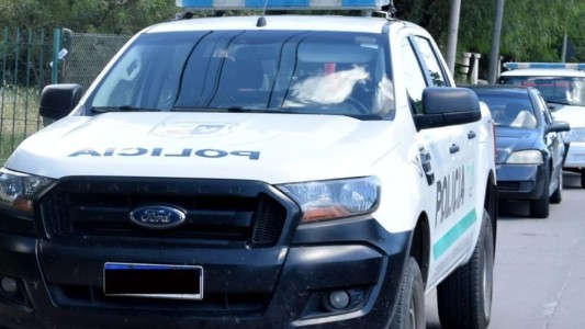 Un auto embistió a cuatro personas que circulaban en una moto en Merlo