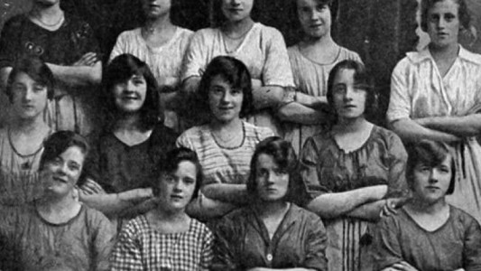 El misterio de la foto de de las nenas que ya tiene 116 años