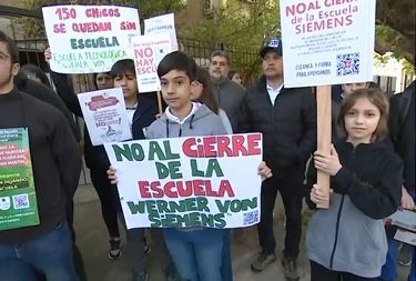 Quieren mudar un colegio a 22 kilómetros: la comunidad educativa se opone