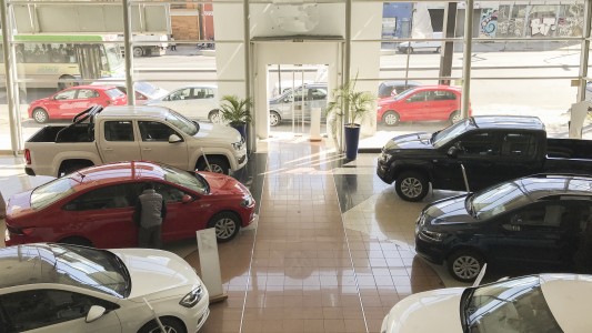 El patentamiento de autos subió casi 30% en septiembre y recorta la pérdida del año