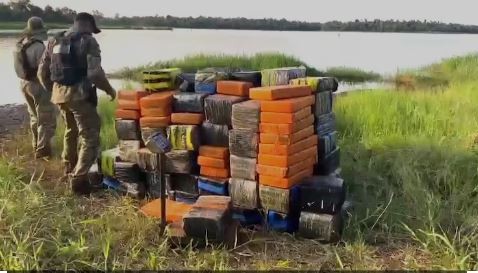 Paraguay: Incautan 1,7 toneladas de marihuana prensada a orillas del lago Itaipú