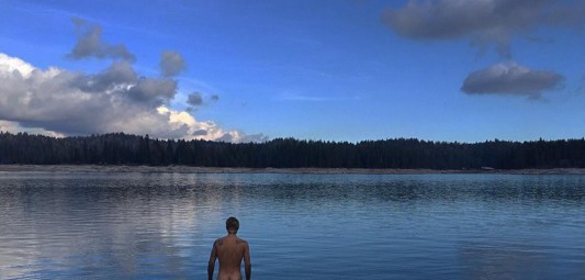 Justin Biber volvió a desnudarse en las redes sociales