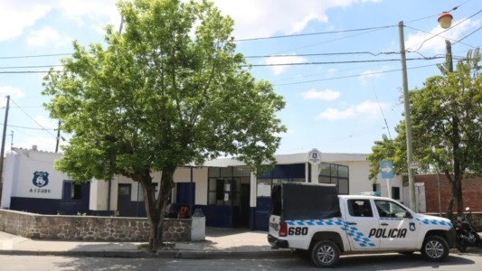 Un hombre fue detenido tras atrincherarse en su casa con su hijo de 5 años
