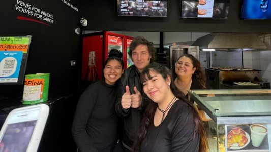 Javier Milei visitó el local de empanadas donde se refugió "Fran Fijap", el youtuber libertario que fue agredido en el Congreso