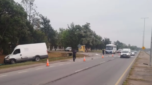 Esquivó el colectivo, atropelló a un joven y lo mató