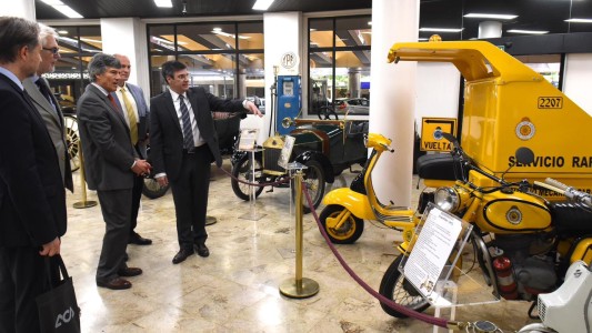 Cuarenta embajadores del mundo recibieron el carnet de socio honorario del ACA