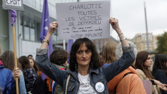 Comenzó el juicio contra Gérard Depardieu por agresión sexual en ausencia del actor francés