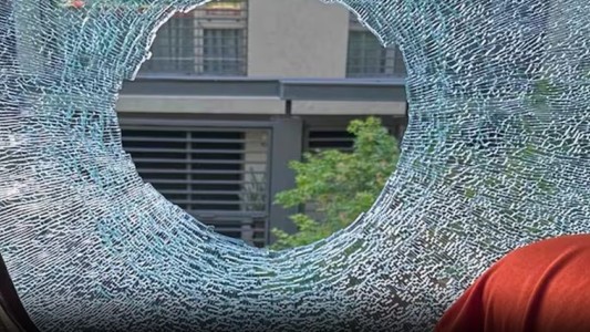 Hinchas de River atacaron con piedras a los micros de Atlético Mineiro: hay tres detenidos