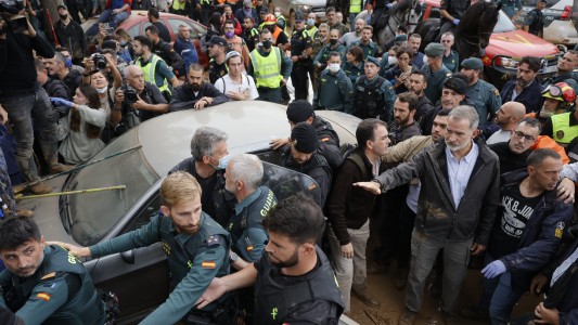 Estallido de ira contra los reyes de España y Sánchez en su visita a las zonas inundadas