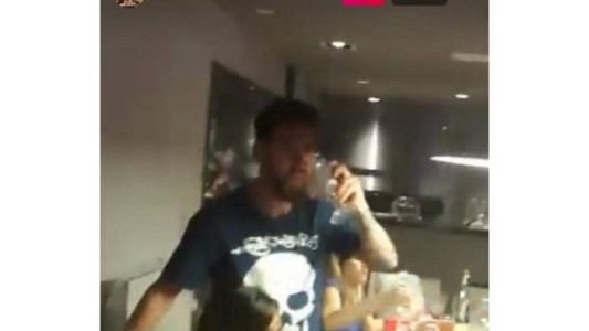 Un sobrino de Messi le "robó" el celular y transmitió por Instagram la cena familiar