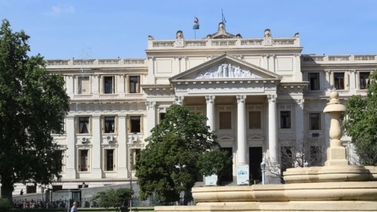 Tragedia en Córdoba: murió una abogada tras desvanecerse y caer por las escaleras en Tribunales