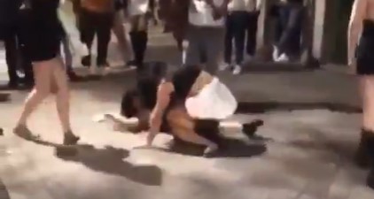 Un grupo de mujeres se peleó a la salida de un boliche en Rosario