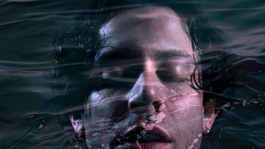 "Souvenir de Mar": perderse en el agua salada de una historia de amor