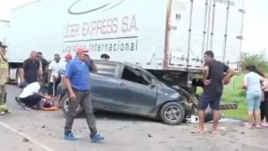 Un auto chocó a otro en el que viajaban hinchas de Racing a Asunción: hay un muerto