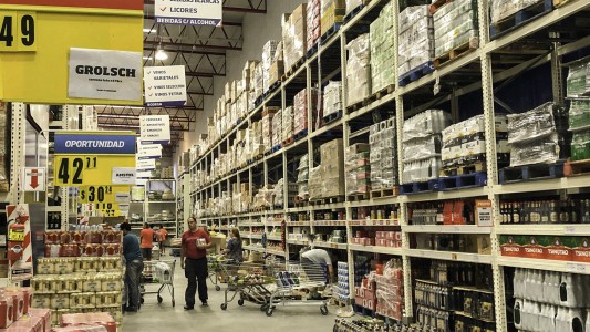Al consumo le cuesta remontar: siguen en caída las ventas de supermercados y autoservicios