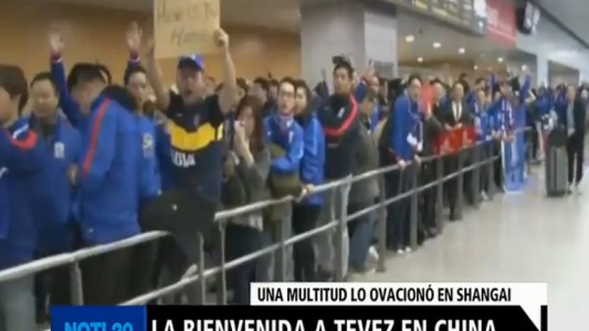 Una multitud recibió a Tevez en el aeropuerto de Shangai