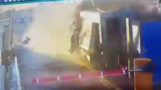 Video: así fue el choque en el peaje de la Panamericana