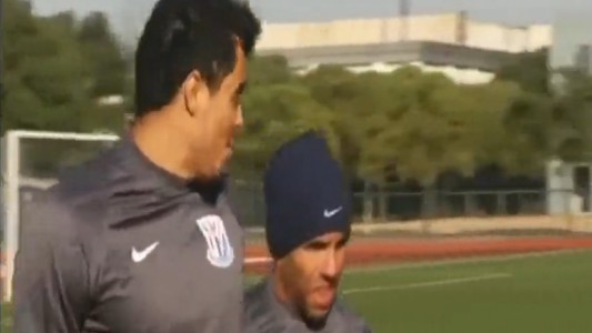 Perlitas del fin de semana: Maradona y su gran amor, Carlitos en China, Boca ganó y susto para River