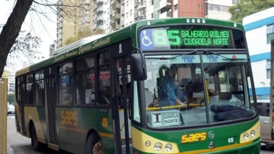 Floresta: una mujer murió tras ser atropellada por un colectivo de la línea 85