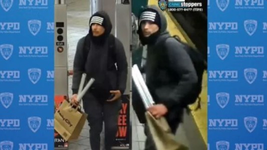 Descubren mochila con dinero del Monopoly que podría pertenecer al asesino del ejecutivo de UnitedHealthcare