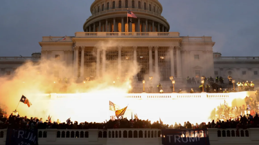 Trump prometió indultar a los asaltantes del Capitolio el primer día de su mandato