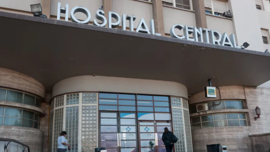 Una mujer fingió su muerte mientras la golpeaba su marido para salvarse de ser asesinada