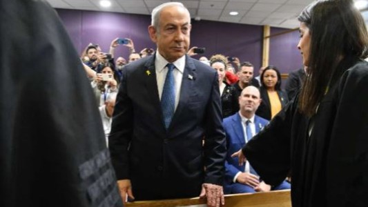 Operan a Netanyahu de la próstata