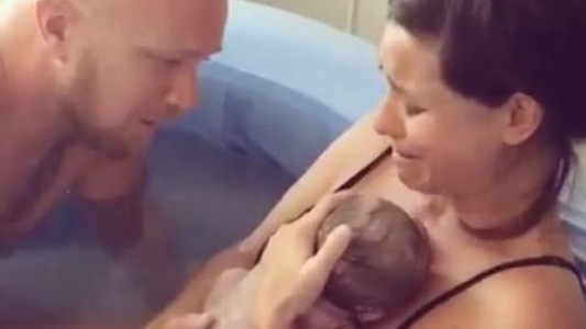 Video: el parto más tranquilo de la historia que se volvió viral en Facebook