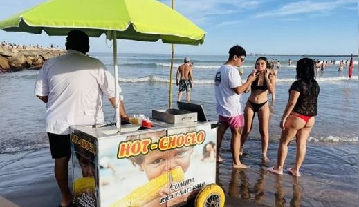 Verano 2025: cuánto cuesta comer un choclo en las playas de Mar del Plata