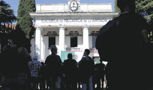 Cierre del Centro Cultural Haroldo Conti: asamblea en la puerta de la exESMA